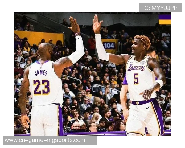 湖人逆转火箭赢得季后赛G5关键战役展现强大团队实力与决胜时刻的韧性